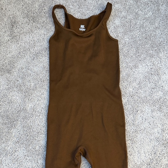 Wilfred Chocolate Ribbed Tank - Picture 3 of 3